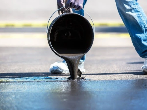 Should-Asphalt-Driveways-Be-Sealed