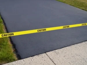  Should-Asphalt-Driveways-Be-Sealed